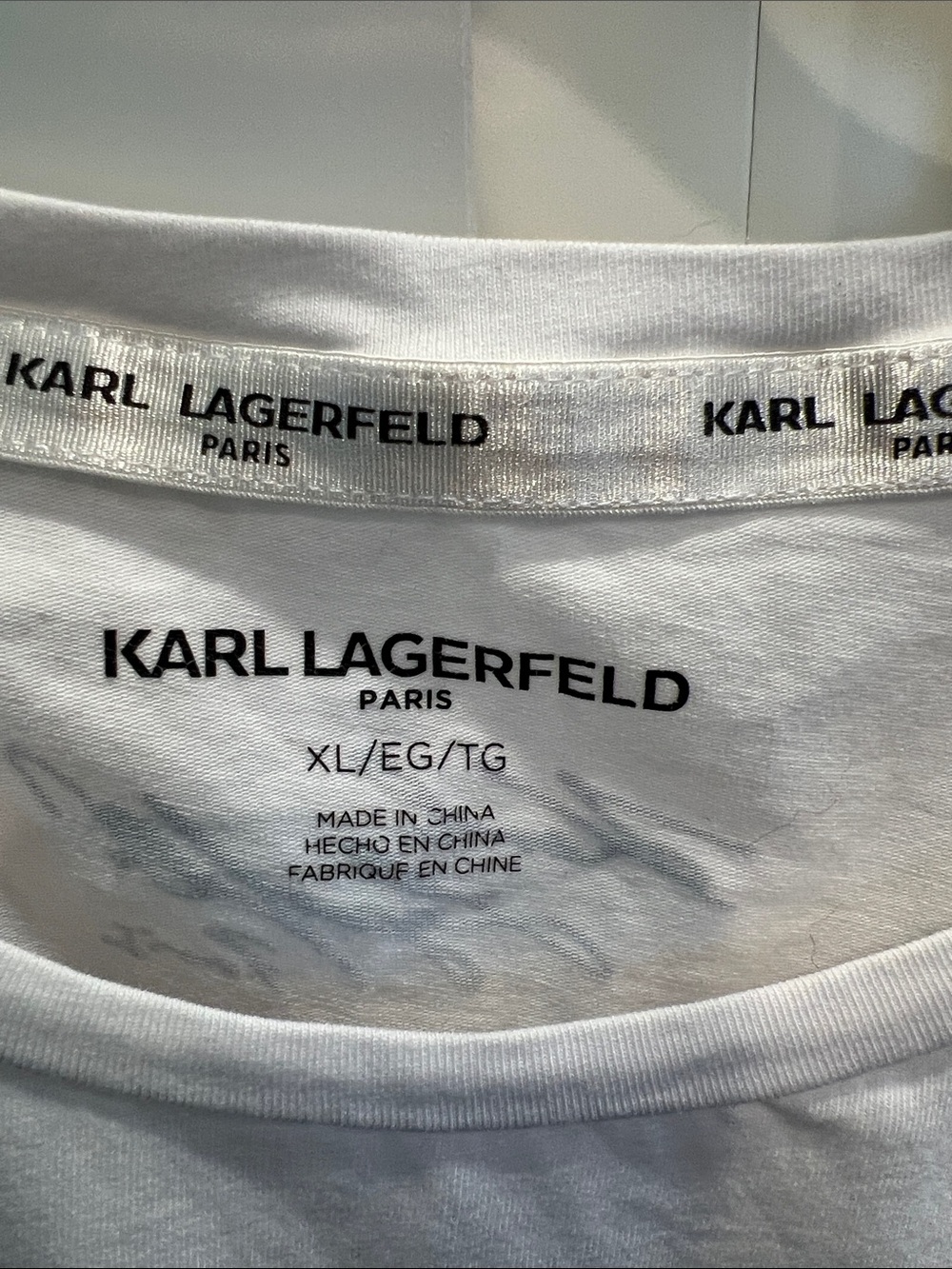 Karl Lagerfeld White Tee with Black and Blue Café Sketch XL - Picture 2 of 4